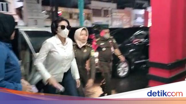 Tolak Penangguhan Penahanan Nikita Mirzani, Jaksa: Khawatir Larikan Diri