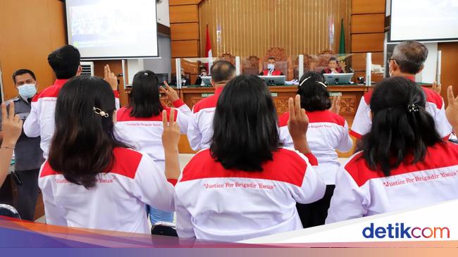 Pikiran Adik Brigadir Yosua Tak Karuan Saat Pertama Dengar Kakaknya Tewas