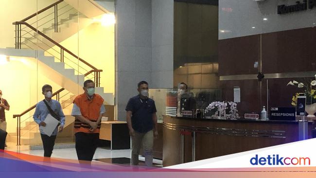 KPK Tahan Frank Wijaya Tersangka Kasus Suap HGU BPN Kanwil Riau