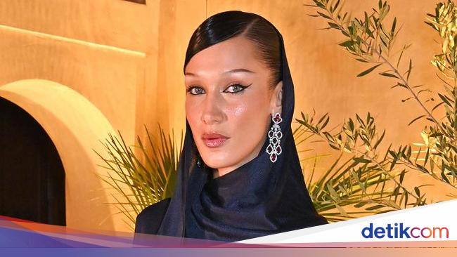 Bella Hadid Harap Ramadan Jadi Bulan Paling Damai