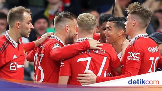 Manchester United Ditumbangkan Cadiz 4-2