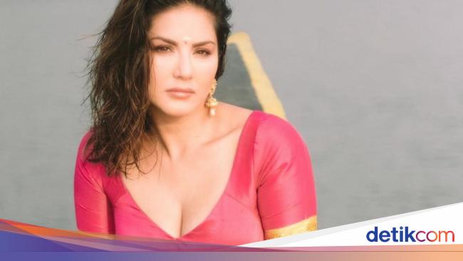 Mantan Bintang Porno, Sunny Leone Kenang Syuting Bareng Shah Rukh Khan