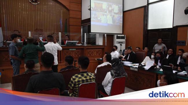 Beda Kodir ART Sambo Saat Ditanya Hakim dan Pengacara hingga Jadi Sorotan