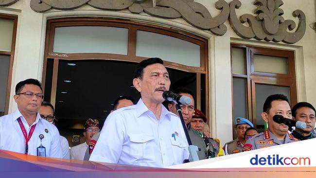 Luhut Bilang Masyarakat Rugi Jika Tak Beralih ke Motor-Mobil Listrik