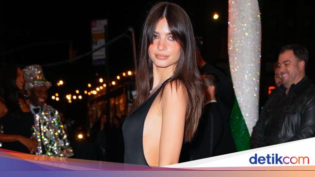 Teman tapi Mesra! Emily Ratajkowski dan Eric Andre Kepergok Ciuman