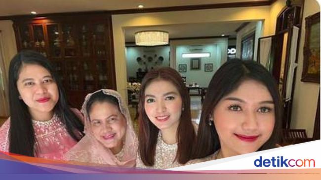 Kala Erina Gudono Foto Bareng Iriana Jokowi, Kahiyang dan Selvi Ananda