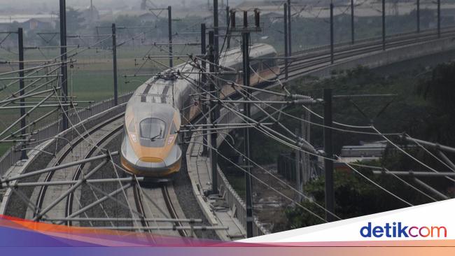 Hari Ini Jokowi dan Xi Jinping Bakal 'Nobar' Uji Coba Kereta Cepat