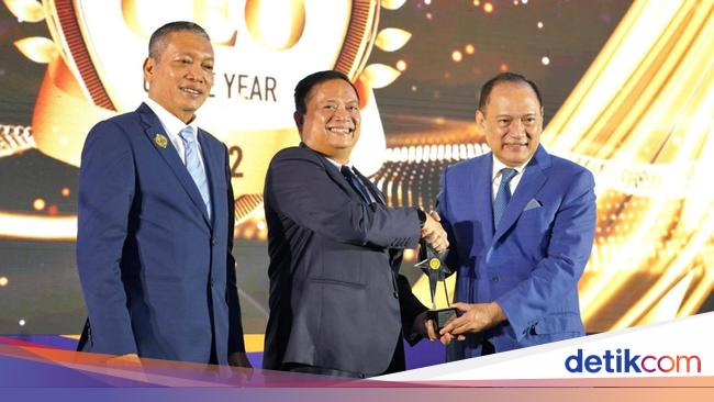 Dirut PT PNM Raih Penghargaan CEO Of The Year 2022