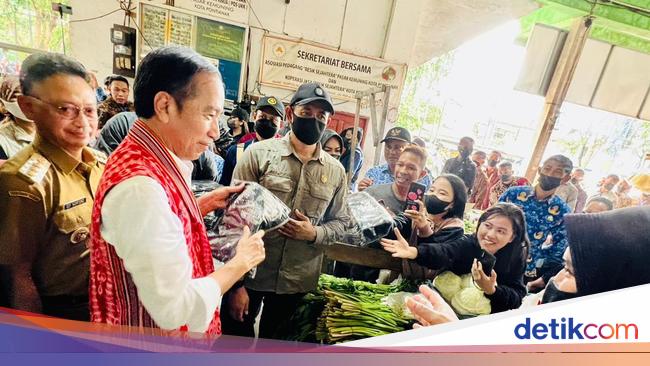 Blusukan ke Pasar Kemuning, Jokowi Puji Inflasi Pontianak