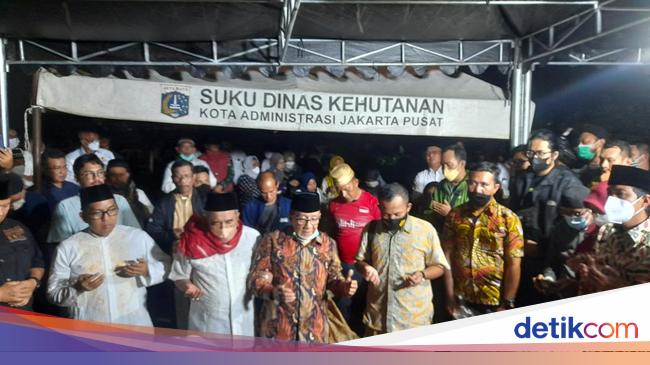 Akbar Tanjung hingga Riza Patria Hadiri Pemakaman Ferry Mursyidan