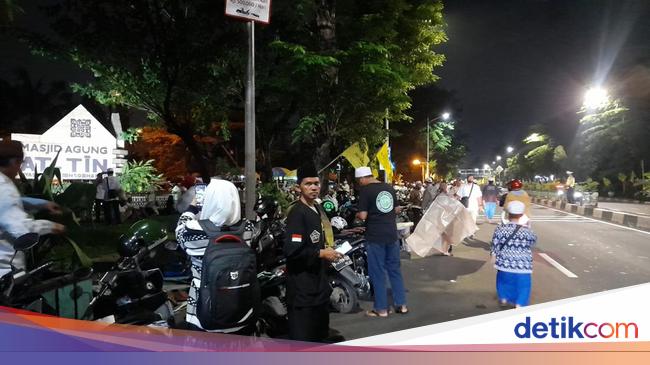 Massa Mulai Berdatangan ke Masjid At-Tin Jelang Reuni 212