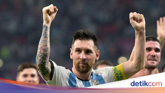 Messi finally scores a goal in the knockout stages of the World Cup!