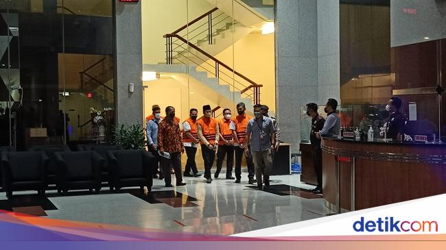 KPK Tahan Bupati Bangkalan Tersangka Jual Beli Jabatan