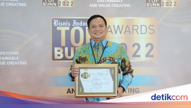 Direktur Utama PNM Raih Penghargaan Top CEO di BUMN Awards 2022