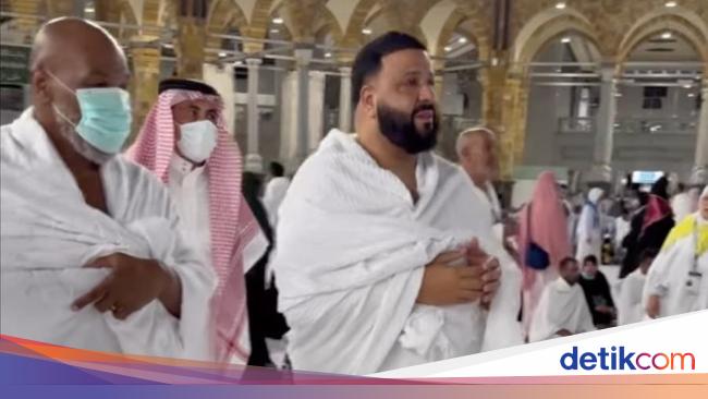 DJ Khaled Menangis Pandangi Ka'bah saat Umrah Bareng Mike Tyson