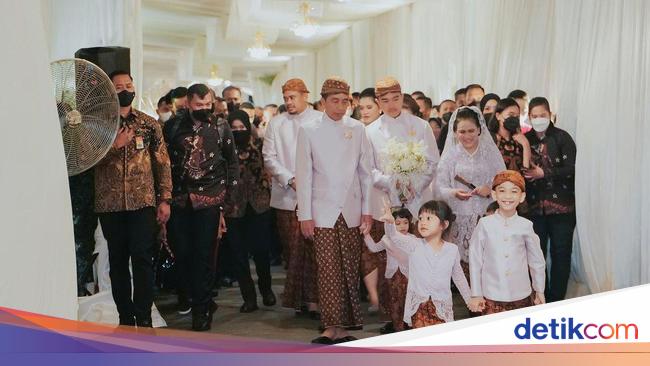 Kata Kahiyang soal Jan Ethes dan Sedah Mirah Gandengan