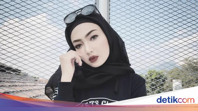 Riesca Rose Berhijab Bukan Ikut-ikutan Idola atau Hijrah