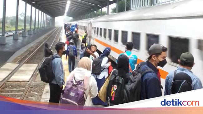 7 Kereta Jarak Jauh Layani Penumpang di St Jatinegara dan Karawang Saat Nataru