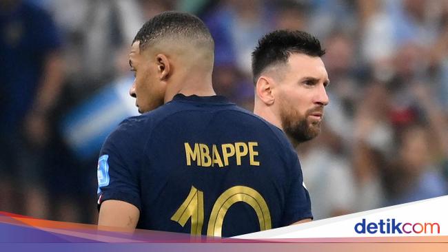 This is the moment Messi embraces Mbappe in the 2022 World Cup final