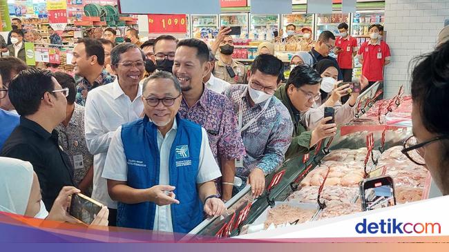 Harga Pangan Merangkak Naik saat Nataru, Zulhas Klaim Ada yang Turun