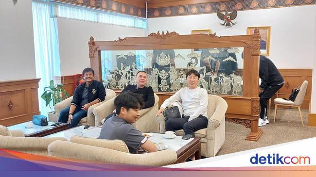 Iwan Bule Ajak WNI di Malaysia Dukung Langsung Timnas Indonesia