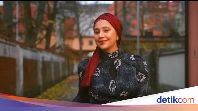 Ayu Azhari Senang Anak Rajin Beribadah Tanpa Disuruh