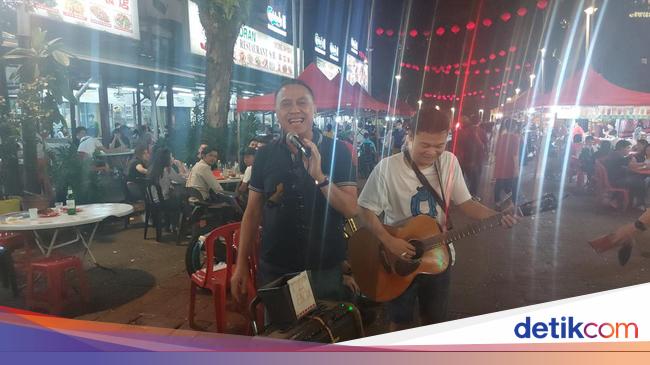 Ketika Iwan Bule 'Ngamen' di Bukit Bintang