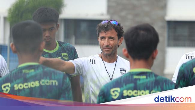 Ditinggal Luis Milla, Persib Bandung Saling Menguatkan