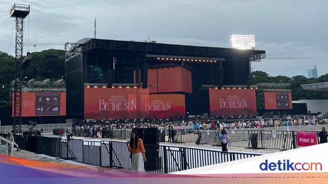 Sempat Diguyur Hujan, Carats Padati Venue Konser SEVENTEEN di Jakarta