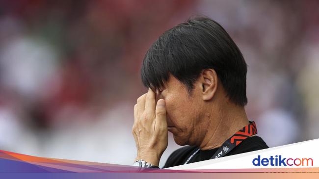 Shin Tae-yong Kena Sindir Gara-gara Salahkan Rumput Vietnam