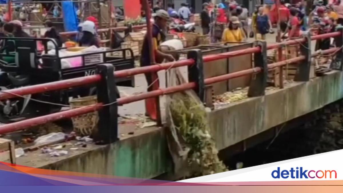 Sebagian Masyarakat Nggak Kuat Bayar Iuran, 50% Sampah Berakhir di Kali