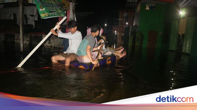 Jati Wetan Kudus Terendam Banjir Sepekan, Ketinggian Air Masih 60 Cm