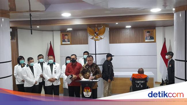 KPK Resmi Tahan Lukas Enembe tapi Dibantarkan di RSPAD