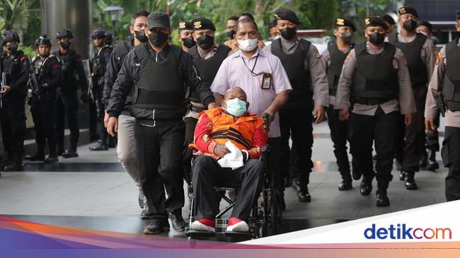 Narasi Lukas Enembe Stroke tapi Kata KPK Bisa Makan dan Mandi Sendiri