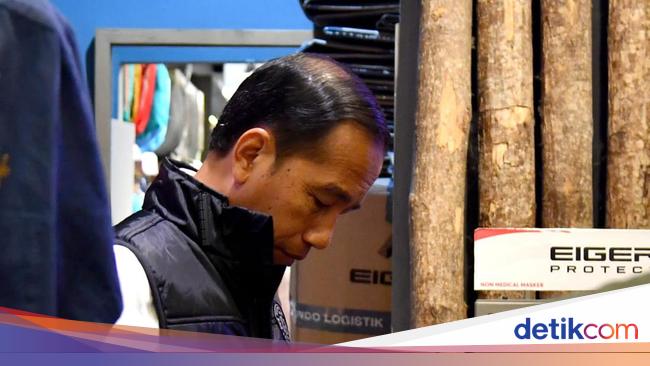 Jokowi ke Mal di Jaksel Malam-malam, Belanja Rompi Produk Lokal