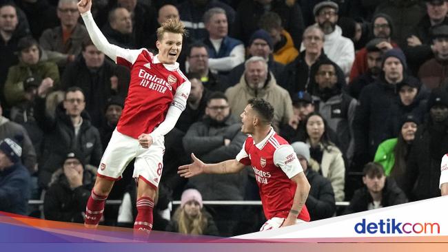 The Gunners Menang 2-0, Kukuh di Puncak Klasemen