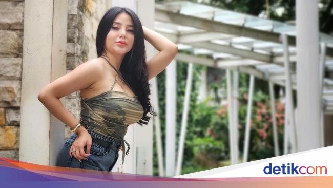 Caca Aqeela Suka Berpakaian Seksi, Tapi Job Foto Tetap Ada Batasan