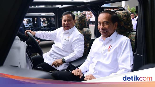 Cara Santai Jokowi Respons Heboh Baliho Bareng Prabowo