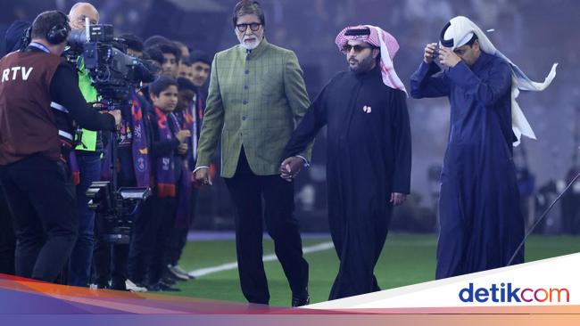 Apart from Ronaldo vs Messi, how come there is Amitabh Bachchan?