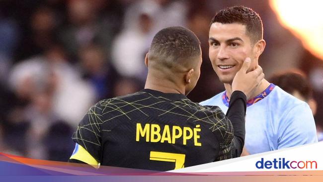 Momen Epik! Ronaldo Rangkul Neymar, Mbappe & Messi