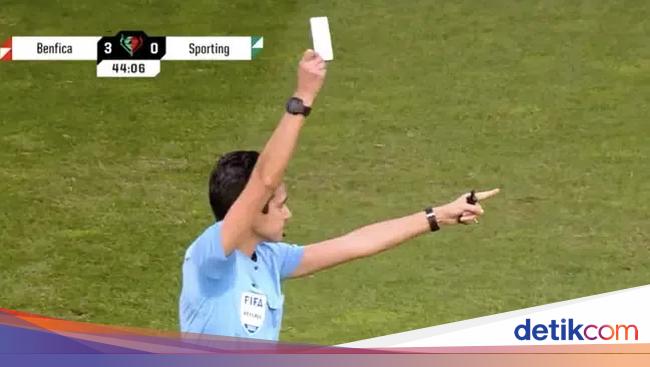 History!  Referee Shows White Card in Competitive Football Match