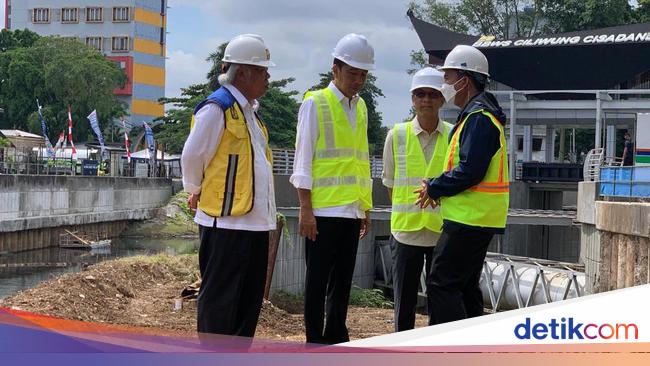 Ditanya Kapan Jakarta Bebas Banjir, Jokowi: Tanya ke Gubernur