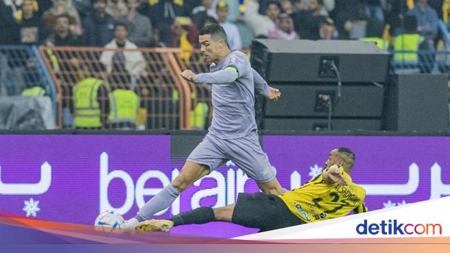 Aksi Ronaldo Ini Diolok-olok, Disamakan dengan Unta