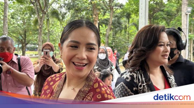 Tak Semua Mahal, Nagita Slavina Juga Koleksi Aksesoris Rp 10 Ribuan