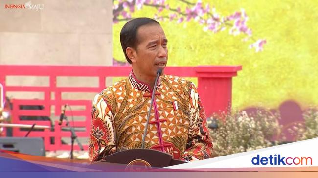 Momen Kocak Jokowi Salaman dengan Kaesang: Mantap