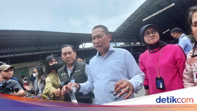 Aduh! Buwas Temukan Beras Bulog Dioplos hingga Dikemas Ulang di Cipinang