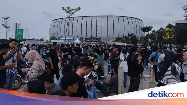 Lalin di Depan JIS Macet Imbas Konser Dewa 19