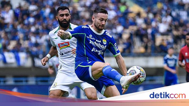 Persib Tekuk PSS 2-0, Geser Persija di Puncak Klasemen