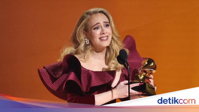 Air Mata Adele Raih Best Pop Solo Performance di Grammy