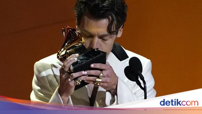 Harry Styles Diganjar Piala Best Pop Vocal Album di Grammy Awards 2023